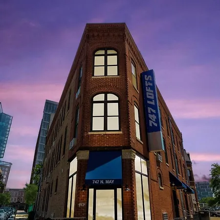 Spa Baths, In-Unit Laundry And Full Modern Kitchen - So Much More Than An Average Hotel Room! - 747 Lofts Cabin 302 Apts