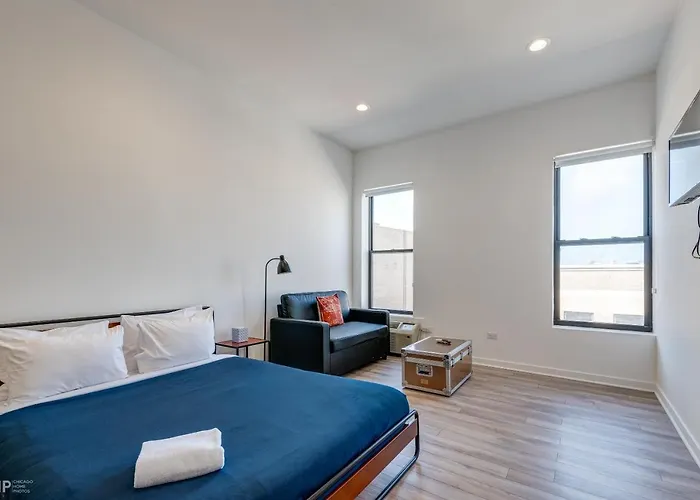 Baths, In-unit Laundry And Full Modern Kitchen - So Much More Than An Average Room! - 747 Lofts Cabin 302 Apts