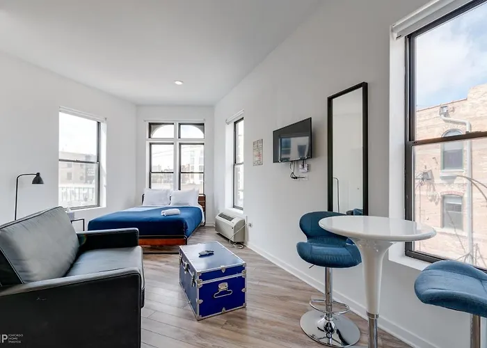 Baths, In-unit Laundry And Full Modern Kitchen - So Much More Than An Average Room! - 747 Lofts Cabin 302 Apts