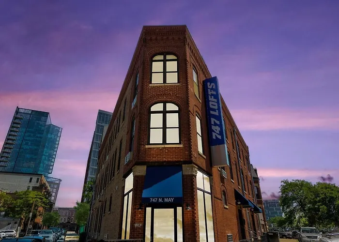 Baths, In-unit Laundry And Full Modern Kitchen - So Much More Than An Average Room! - 747 Lofts Cabin 302 Apts * Chicago